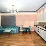 Miku Apartment - Deluxe 2 Bedroom Apartment At Komuna e Parisit