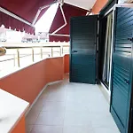 Miku Apartment - Deluxe 2 Bedroom Apartment At Komuna e Parisit