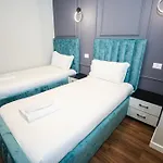 Miku Apartment - Deluxe 2 Bedroom Apartment At Komuna e Parisit Tirana